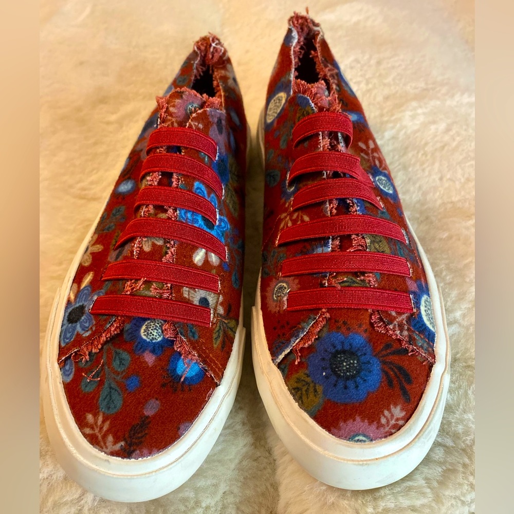 New Rocket Dog Jokes Women's Slip-On Shoes Size 6.5